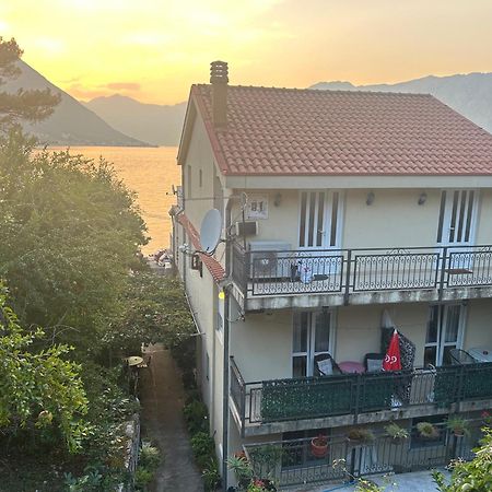 Studio On The Coast, With A View Of The Sunrise,Free We-Fi Kotor Exterior photo