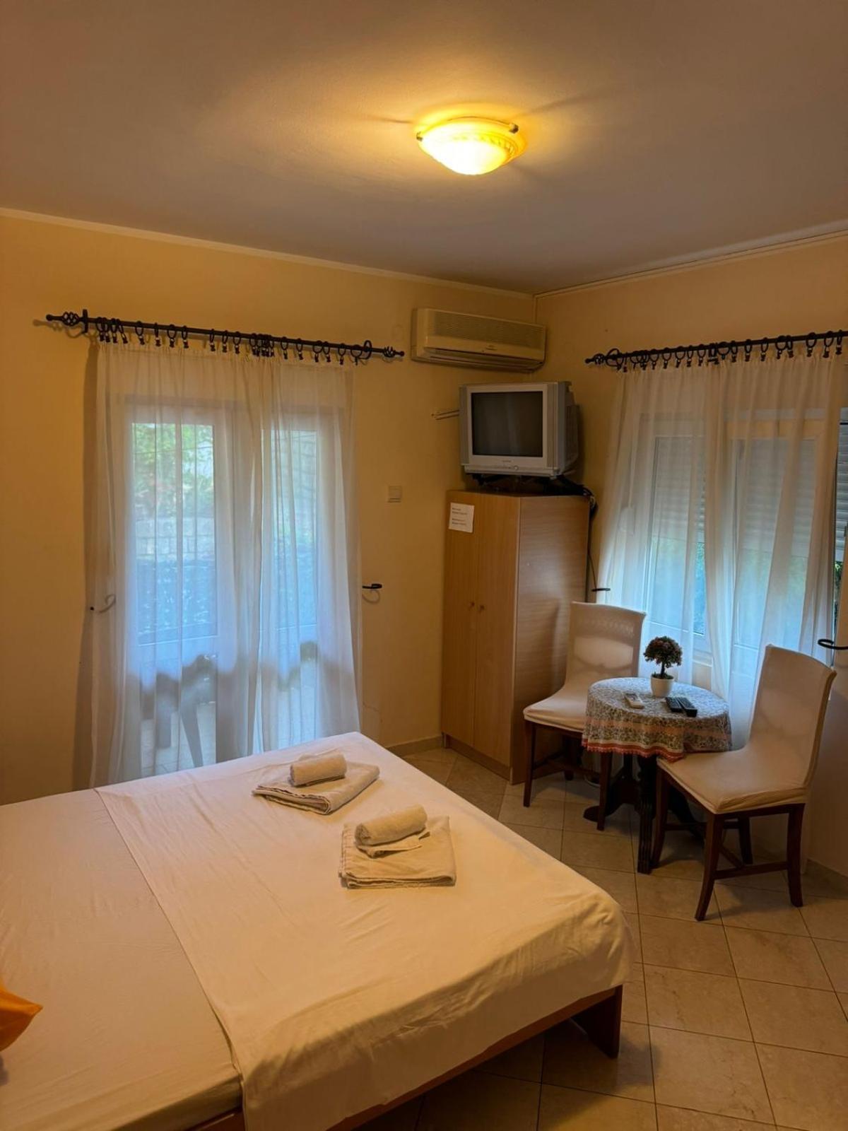 Studio On The Coast, With A View Of The Sunrise,Free We-Fi Kotor Exterior photo