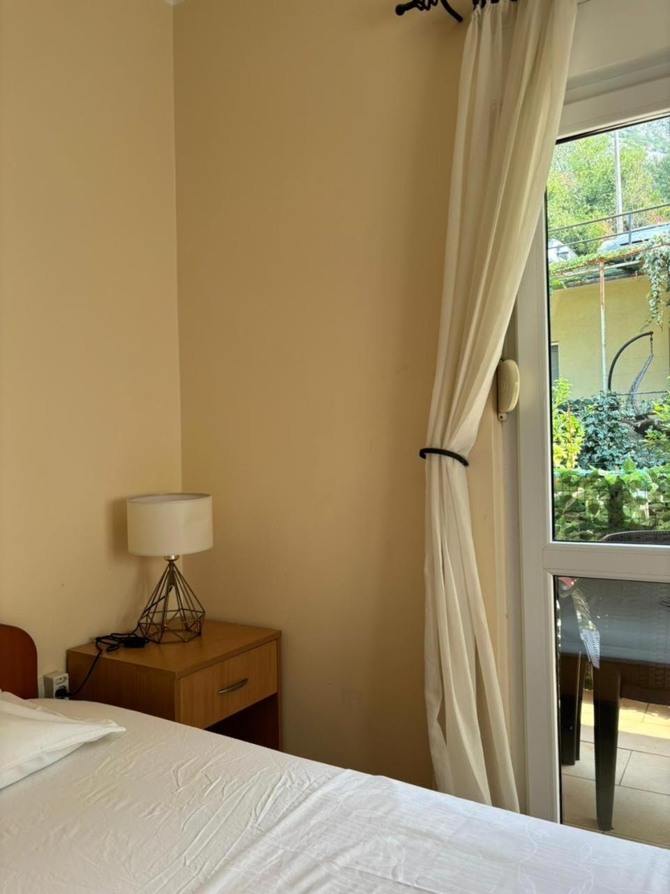 Studio On The Coast, With A View Of The Sunrise,Free We-Fi Kotor Exterior photo